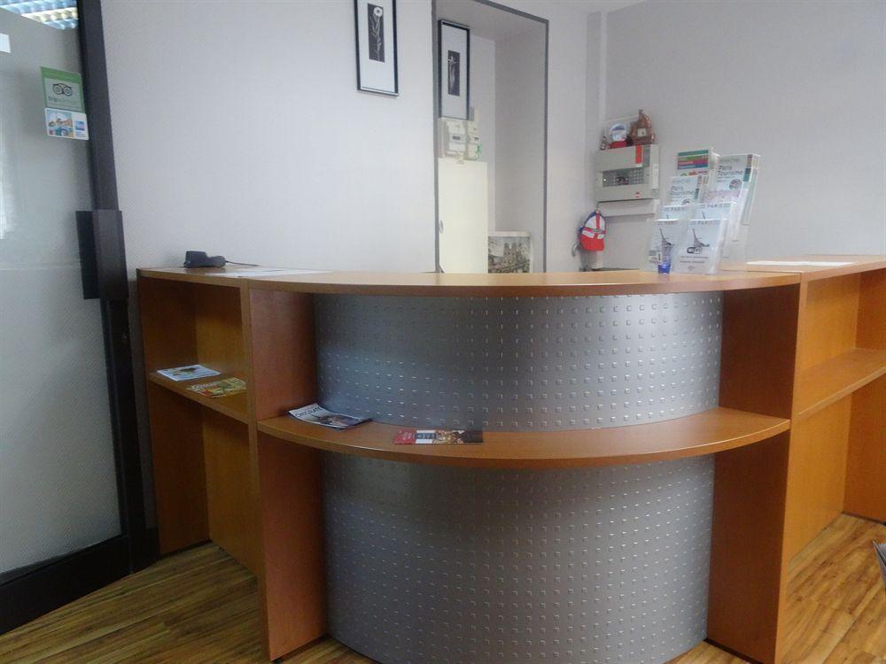 Hotel Ermitage Paris Exterior photo Reception desk