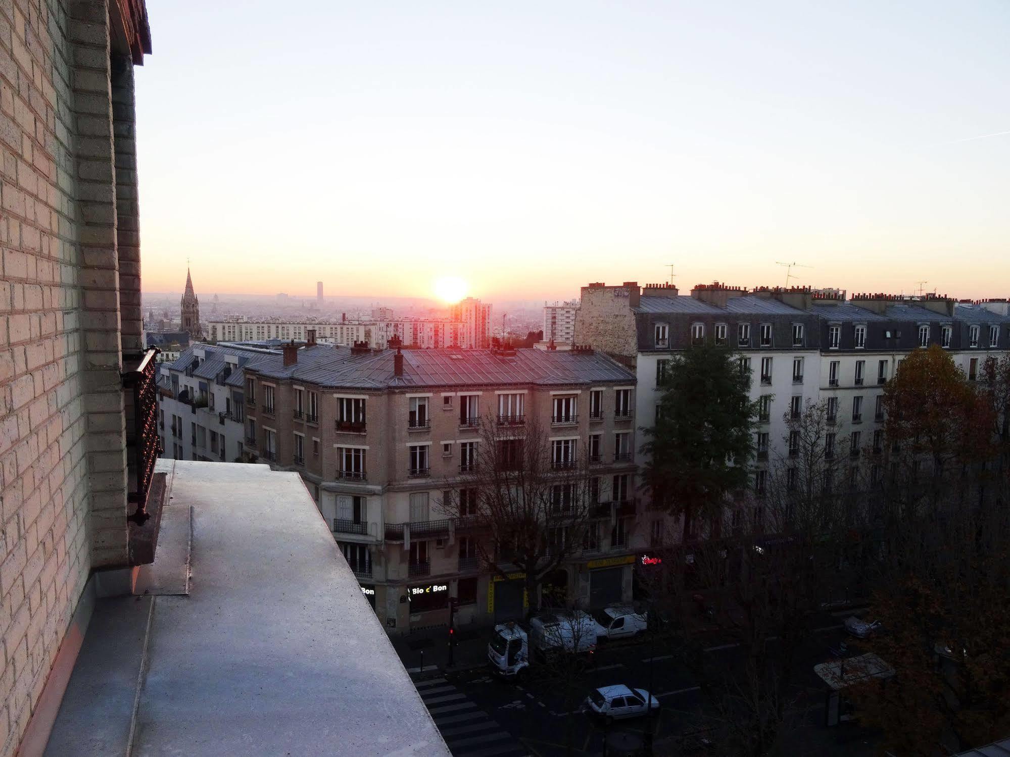 Hotel Ermitage Paris Exterior photo Sunset over Paris