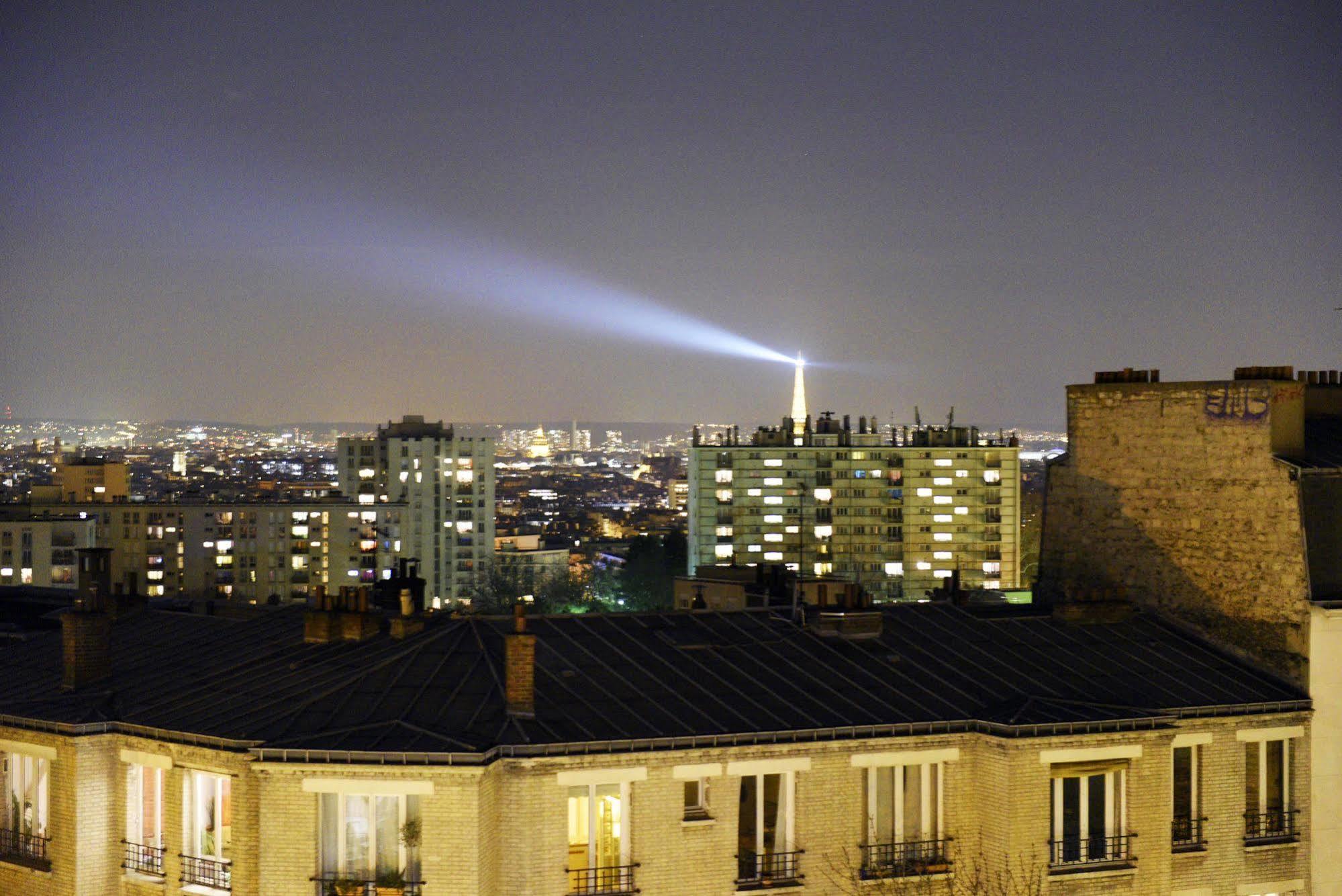 Hotel Ermitage Paris Exterior photo The Eiffel Tower's searchlight
