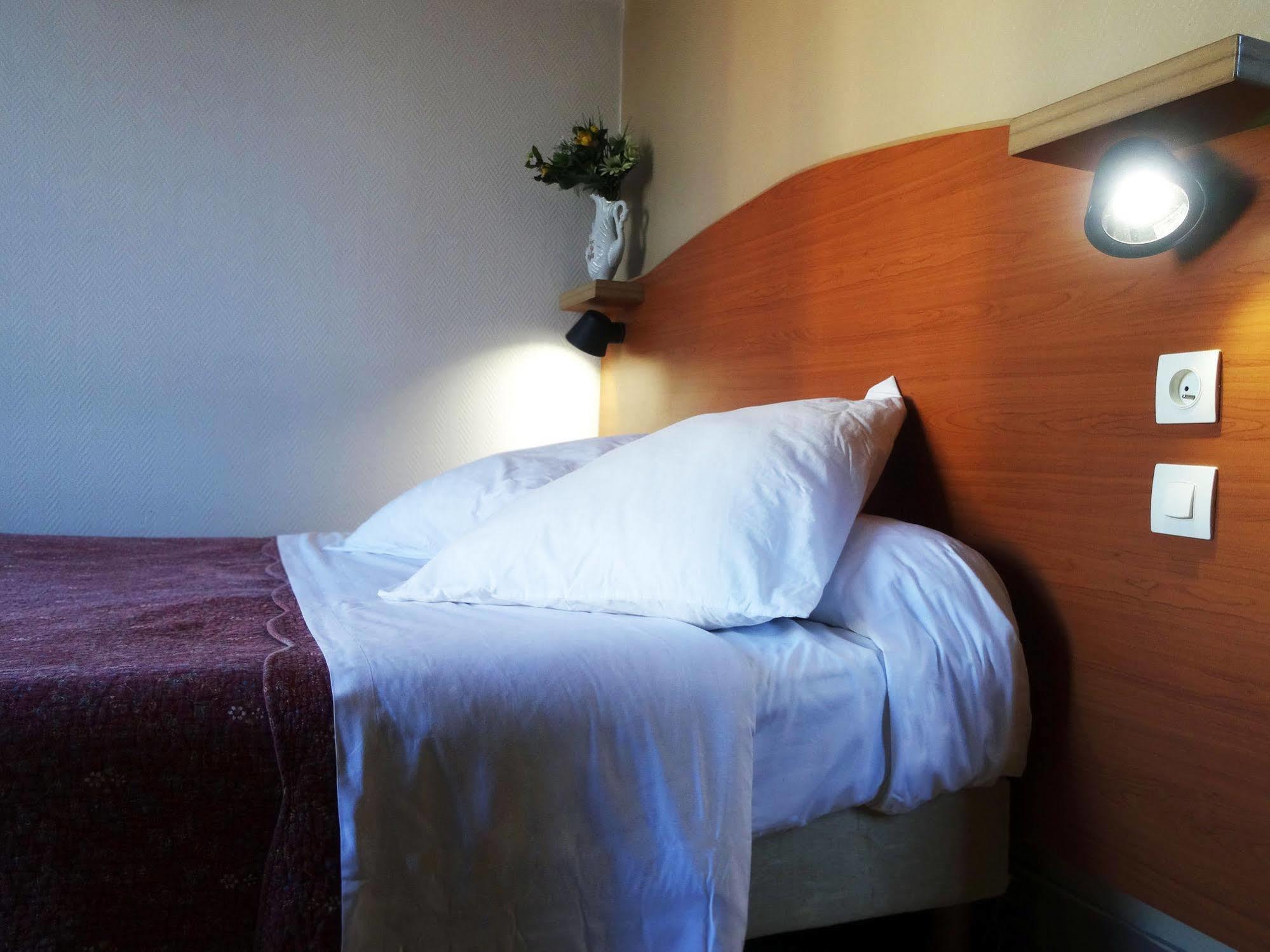 Hotel Ermitage Paris Exterior photo A room at the hotel