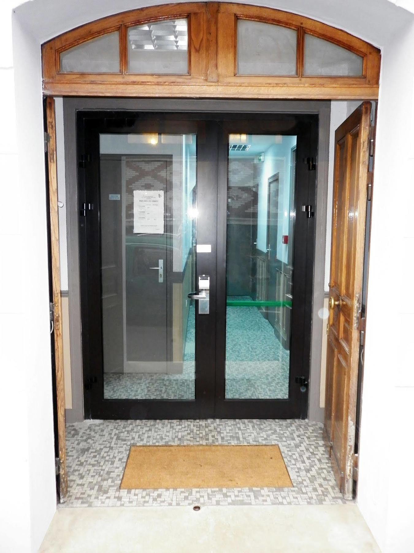 Hotel Ermitage Paris Exterior photo A double door